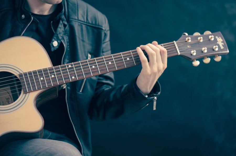 Read This Article If You Want To Be a Pro Guitar Player